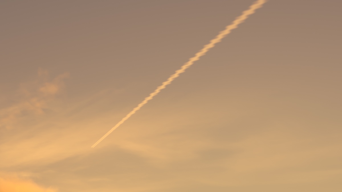 04_Contrails distortion_1.jpg